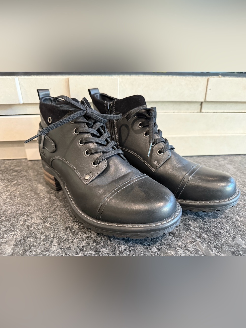 Taos Mini Crave Boots Black Size 8.5 EU 39